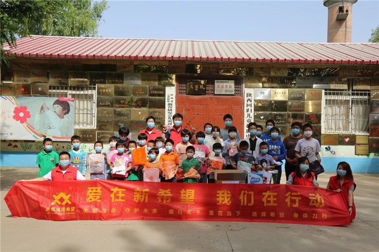 陽(yáng)光愛(ài)心行 六一情暖兒童村